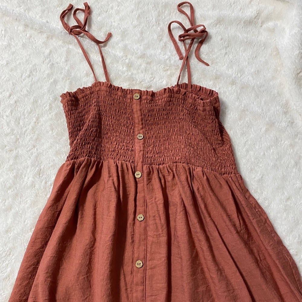 Mauve tie sleeve tank with button detail